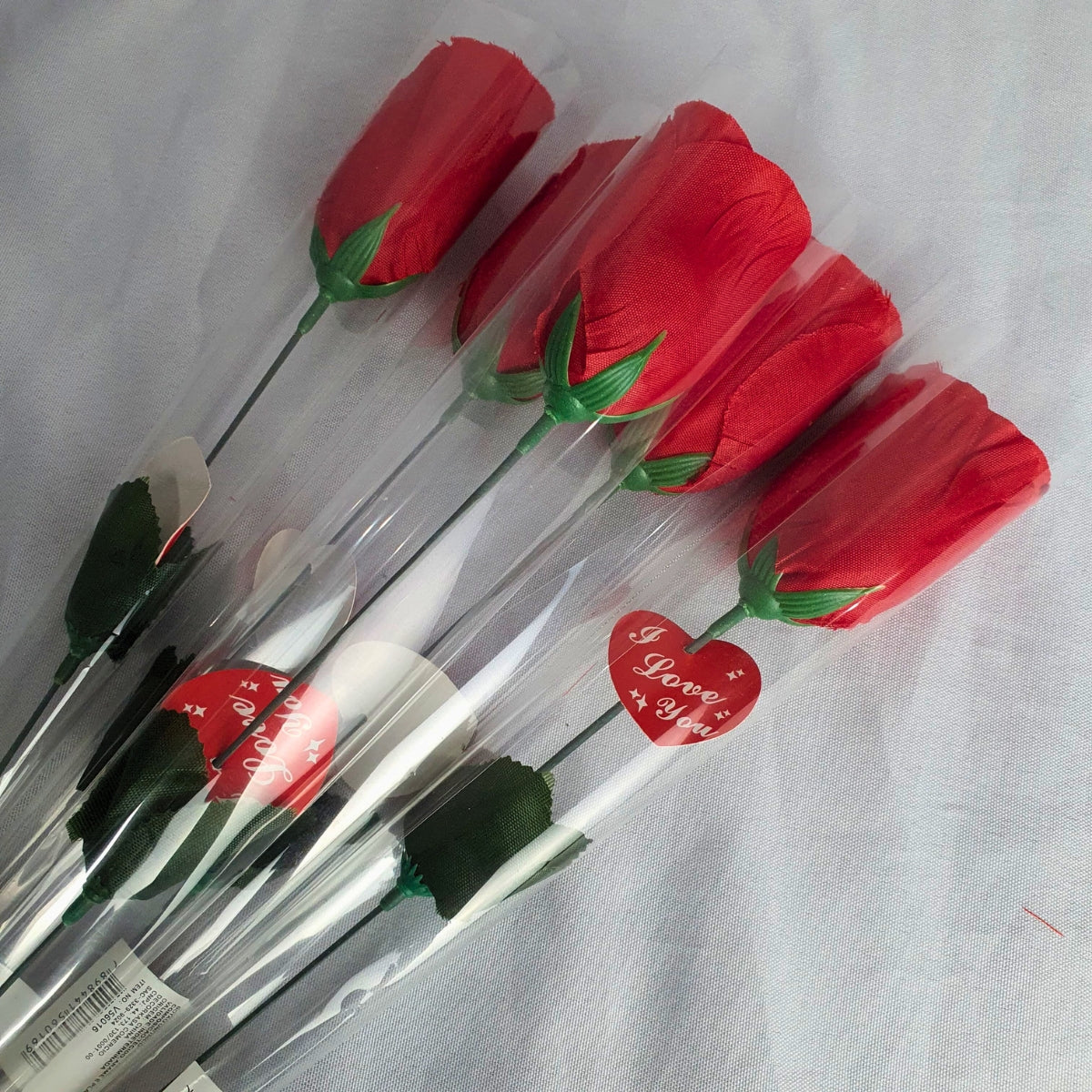 Kit de 5 Rosas Artificiais Perfumadas no Celofane Kit de 5 Rosas Artificiais Perfumadas no Celofane